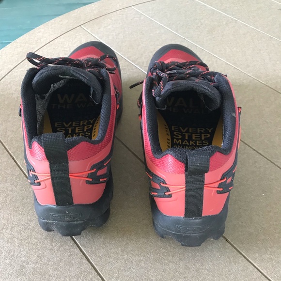 Keen Low Top Hikers - Picture 6 of 7